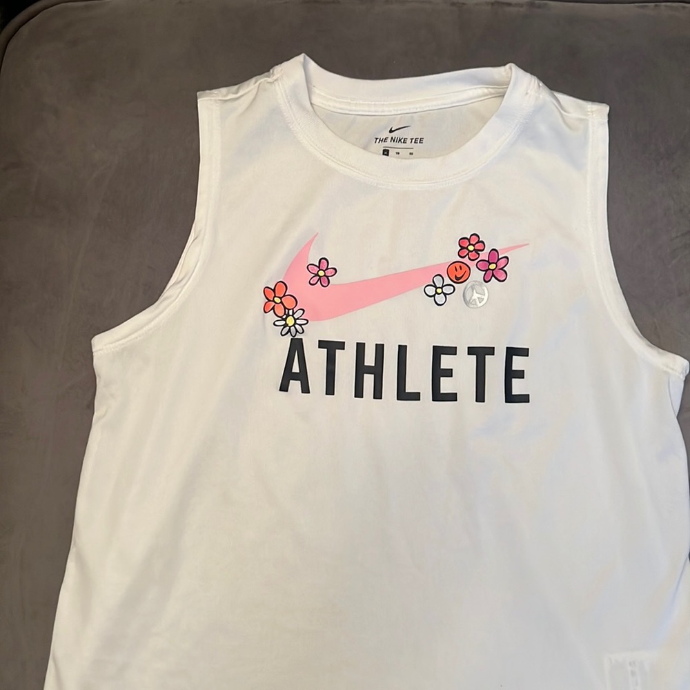 Nike Girls Tank Top.
